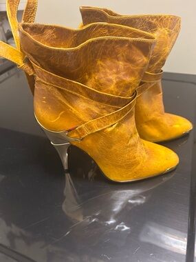 Georgina Goodman vintage Mustard Yellow Leather Ankle Boots- new